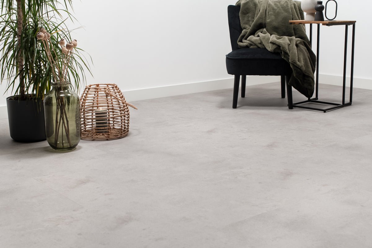 Floer Betonlook Hellgrau Klebe - Vinyl Fliesen FLR - 3613 - Solzaleben.de