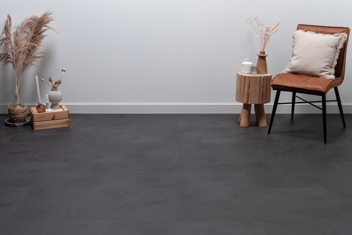 Floer Betonlook Schwarz Klebe - Vinyl Fliesen FLR - 3610 - Solzaleben.de
