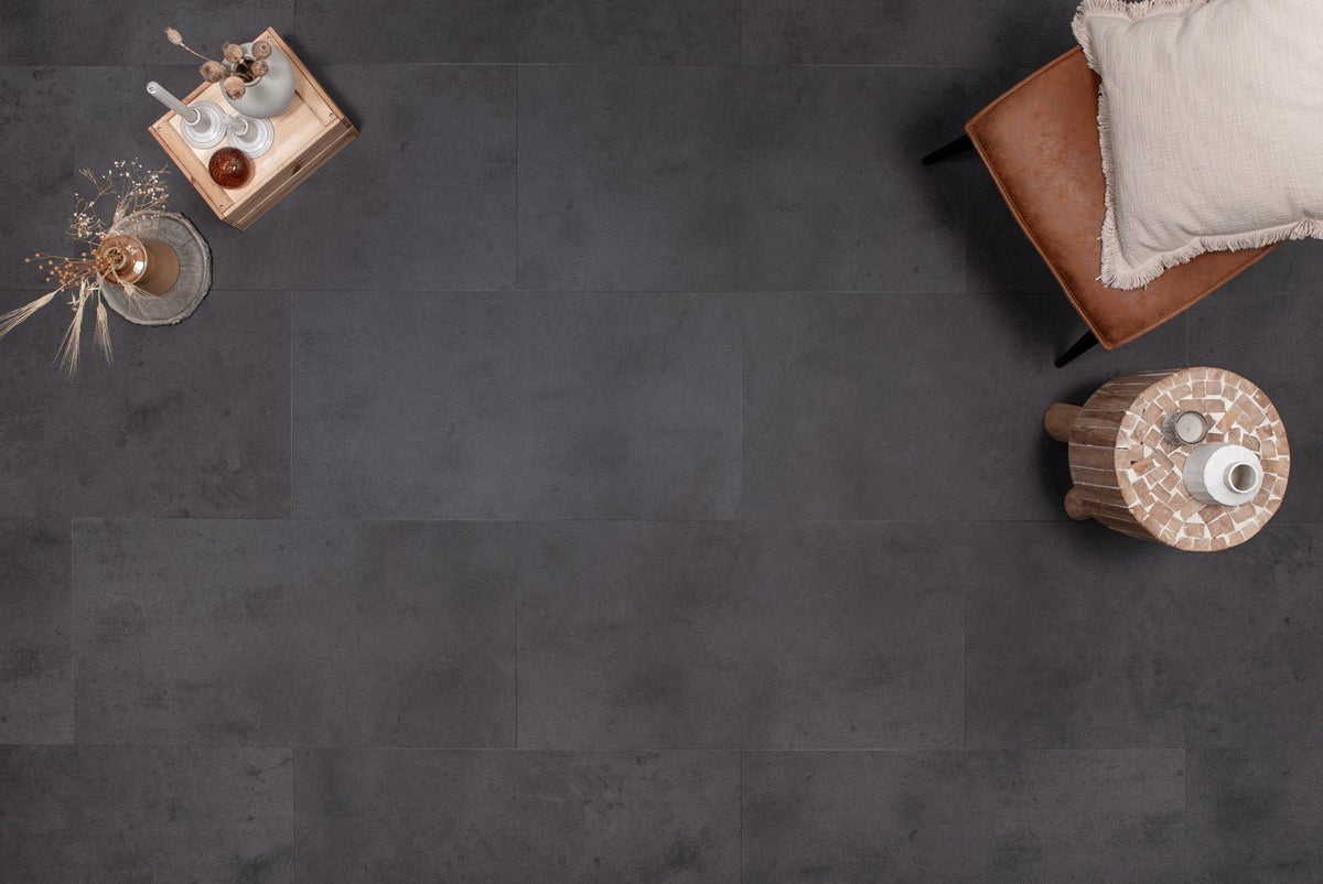 Floer Betonlook Schwarz Klebe - Vinyl Fliesen FLR - 3610 - Solzaleben.de