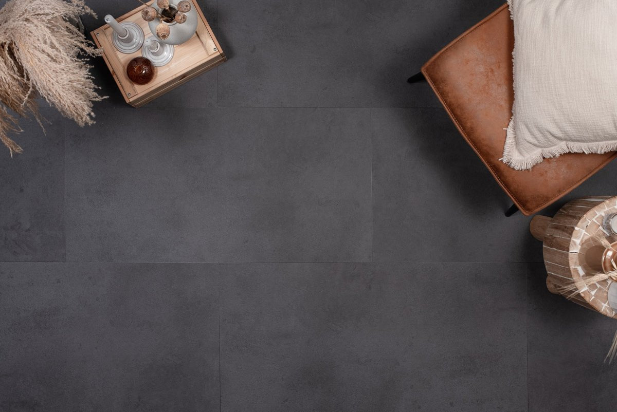 Floer Betonlook Schwarz Klebe - Vinyl Fliesen FLR - 3610 - Solzaleben.de