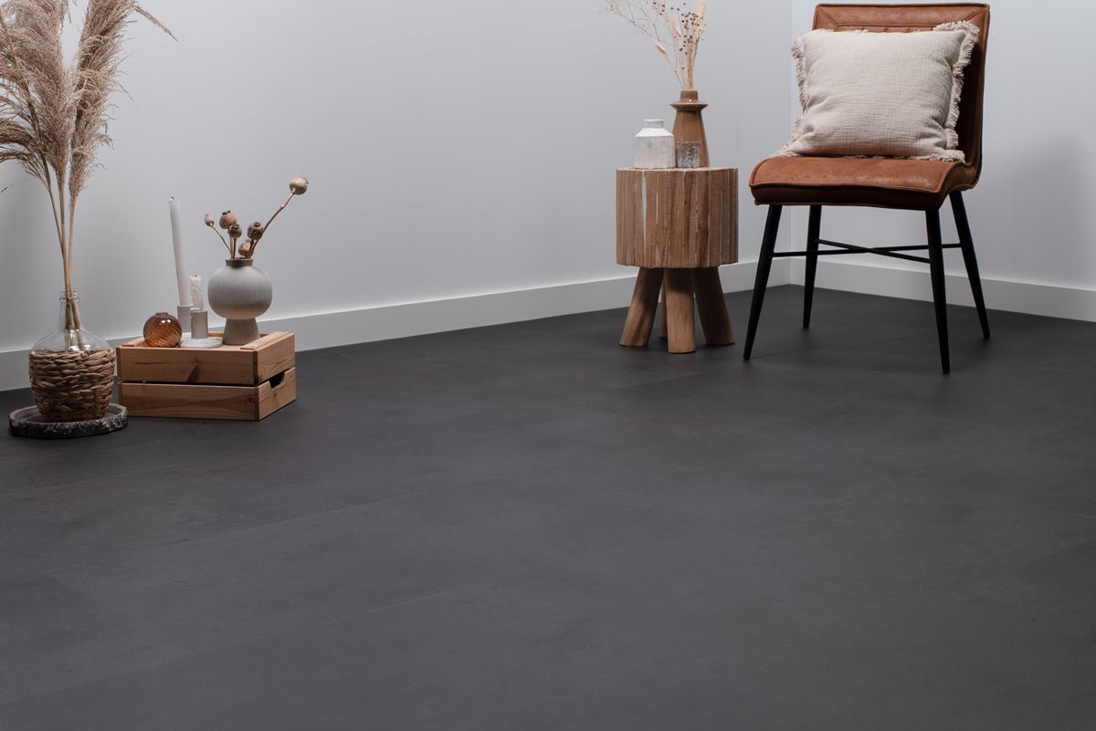 Floer Betonlook Schwarz Klebe - Vinyl Fliesen FLR - 3610 - Solzaleben.de