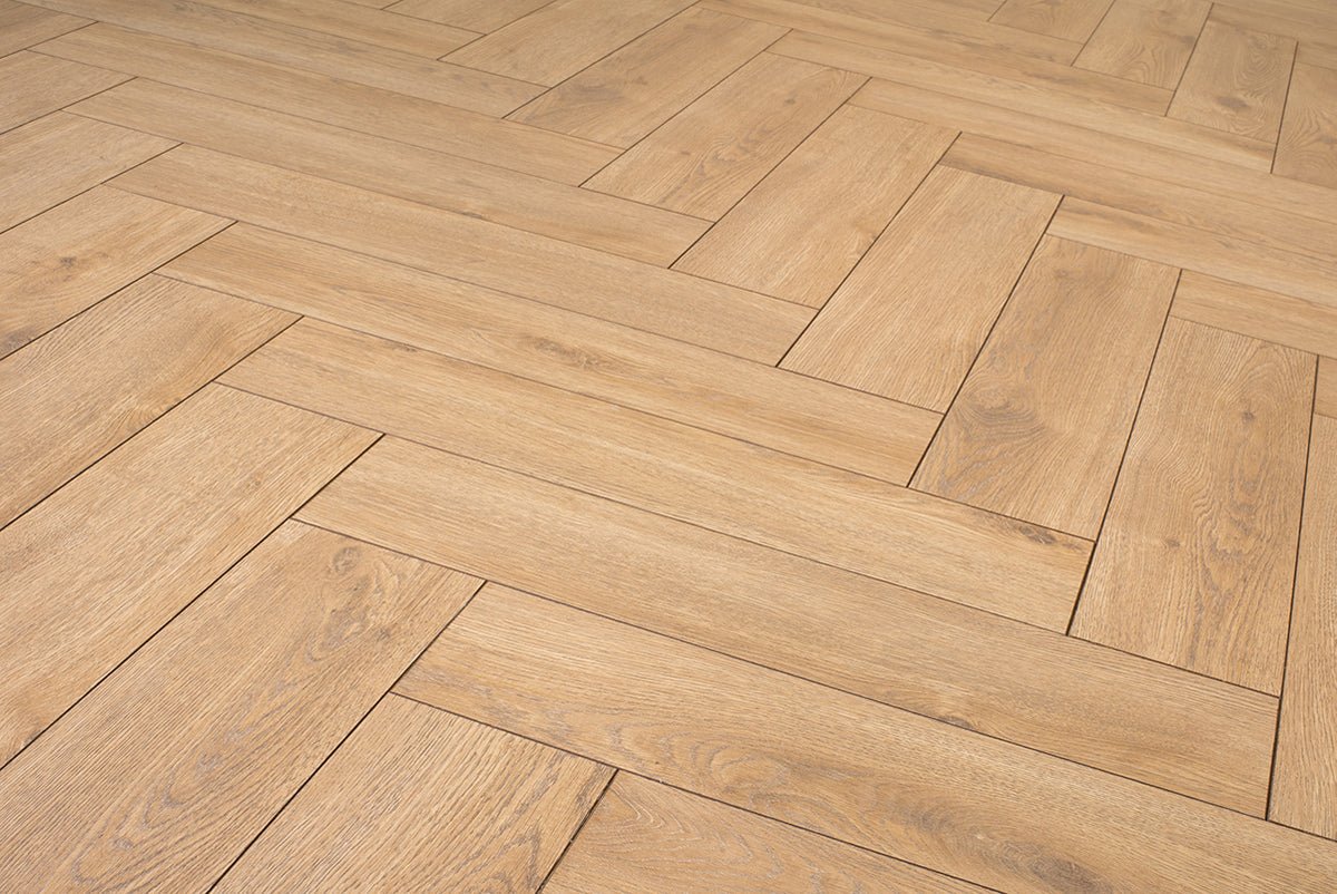 Floer Braun Eiche Fishgrät Laminat FLR - 1610 - Solzaleben.de