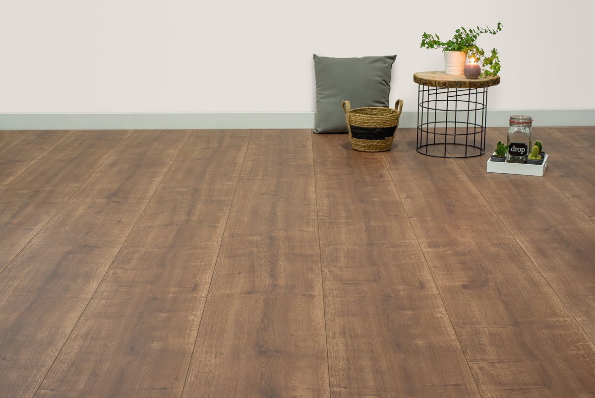 Floer Dunkle Eiche Landhaus Laminat FLR - 1028 - Solzaleben.de
