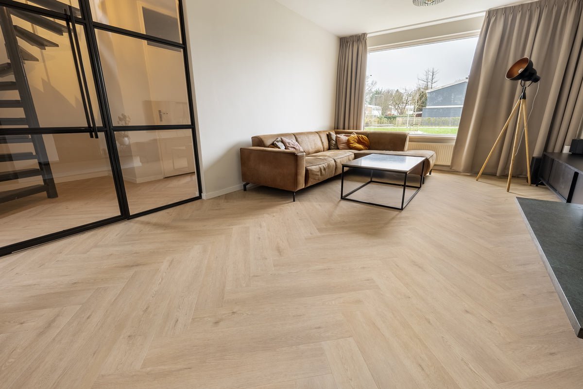 Floer Gaia Graubeige Walfischgrät Klebe-Vinyl FLR-3527 - Solzaleben.de