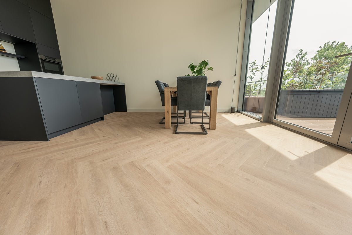 Floer Gaia Graubeige Walfischgrät Klebe - Vinyl FLR - 3527 - Solzaleben.de