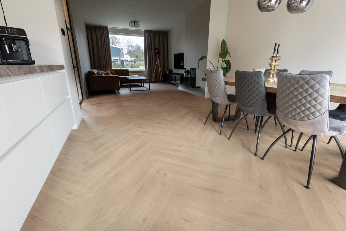 Floer Gaia Graubeige Walfischgrät Klebe - Vinyl FLR - 3527 - Solzaleben.de