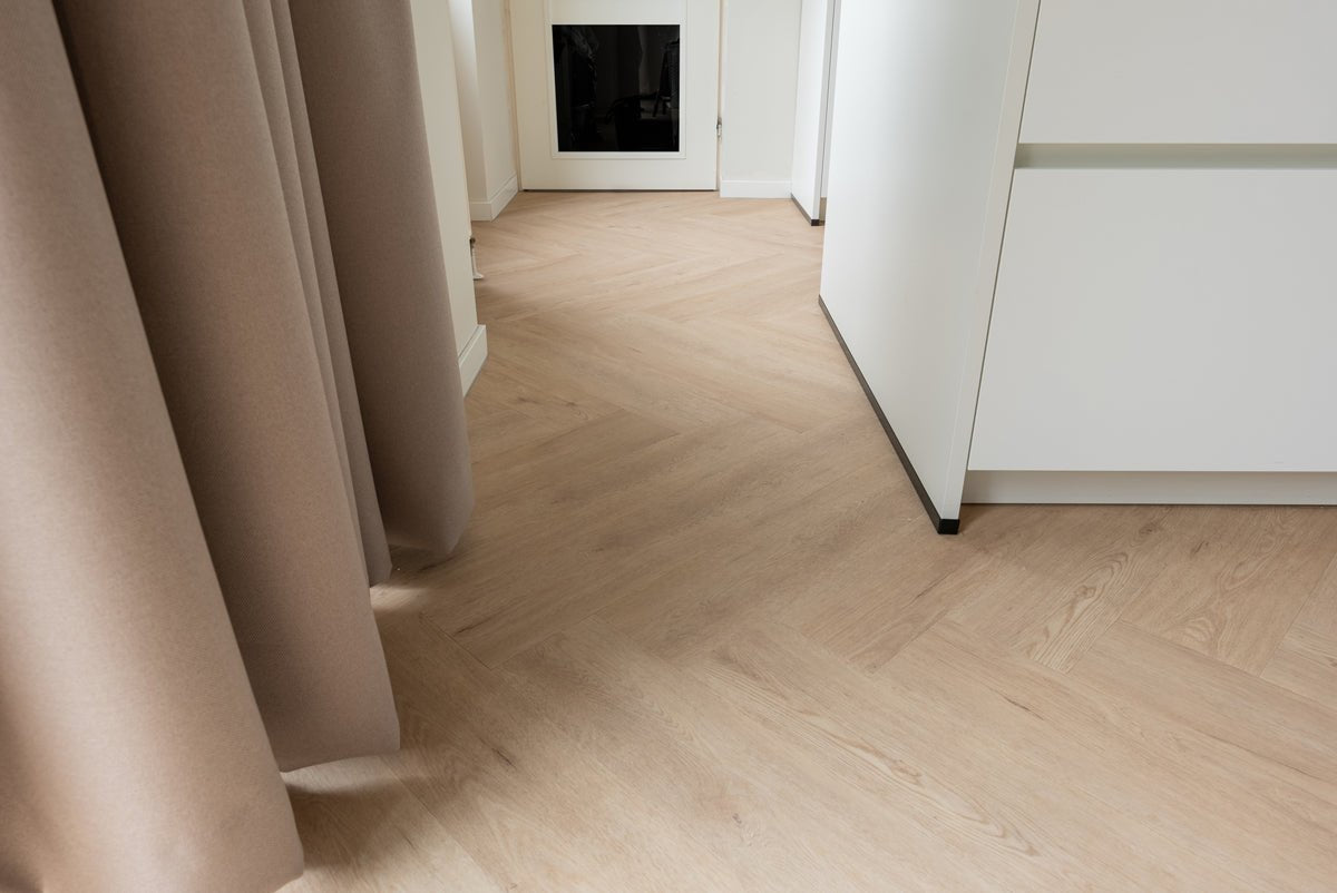 Floer Gaia Graubeige Walfischgrät Klebe - Vinyl FLR - 3527 - Solzaleben.de
