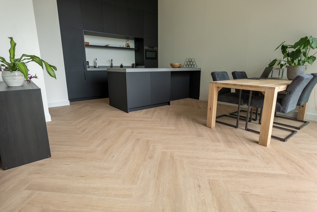 Floer Gaia Graubeige Walfischgrät Klebe - Vinyl FLR - 3527 - Solzaleben.de