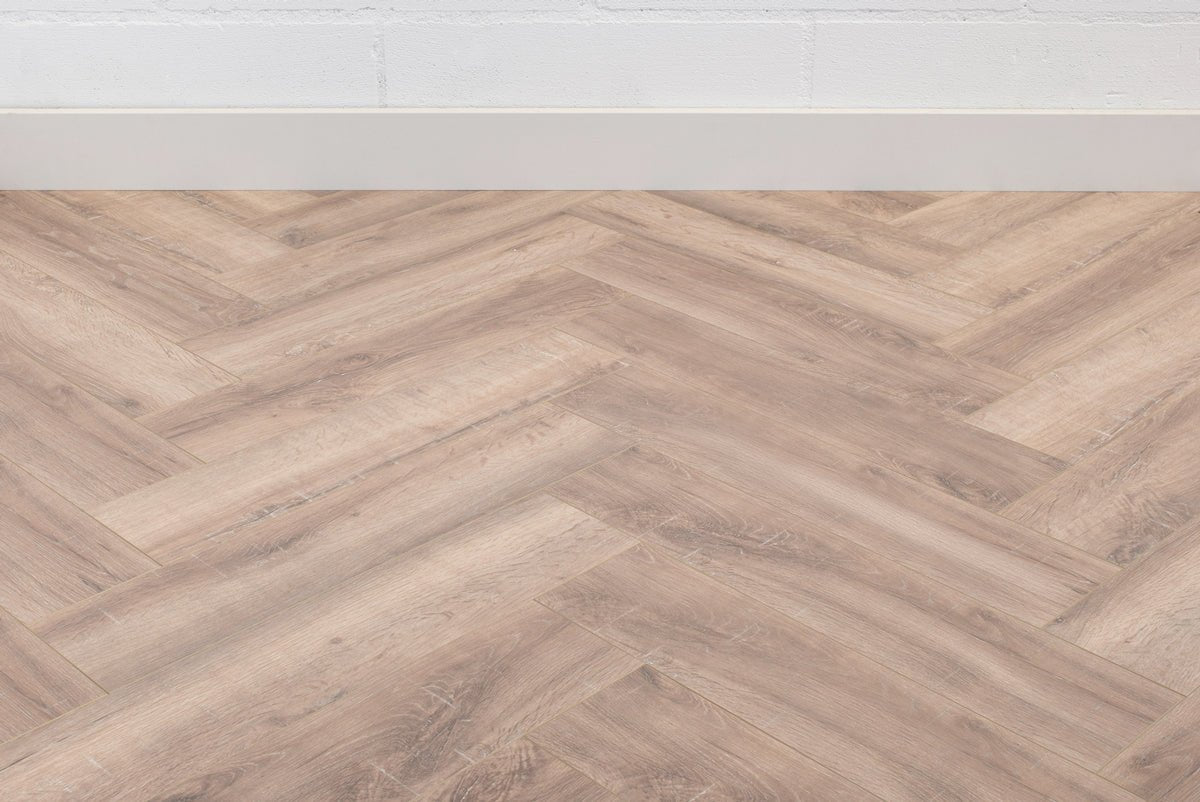 Floer Geräuchert Weiß Eiche Fishgrät Laminat FLR - 1607 - Solzaleben.de