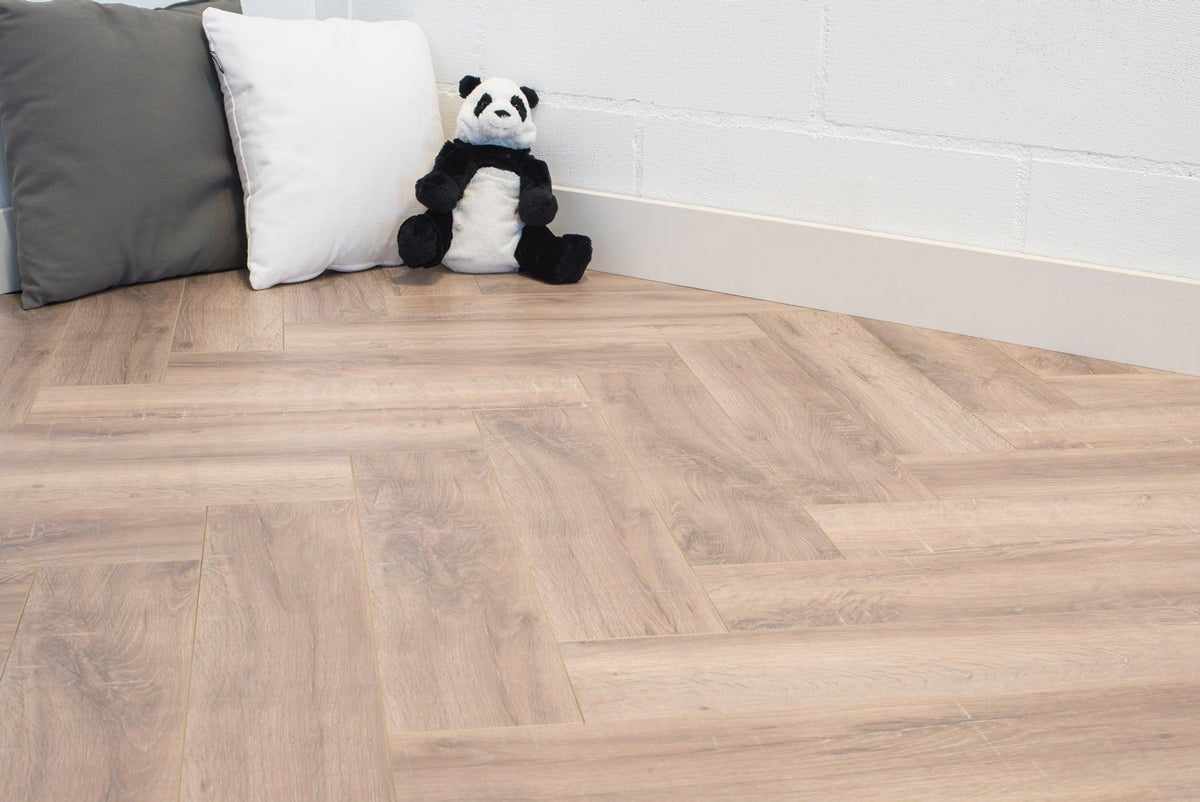 Floer Geräuchert Weiß Eiche Fishgrät Laminat FLR - 1607 - Solzaleben.de