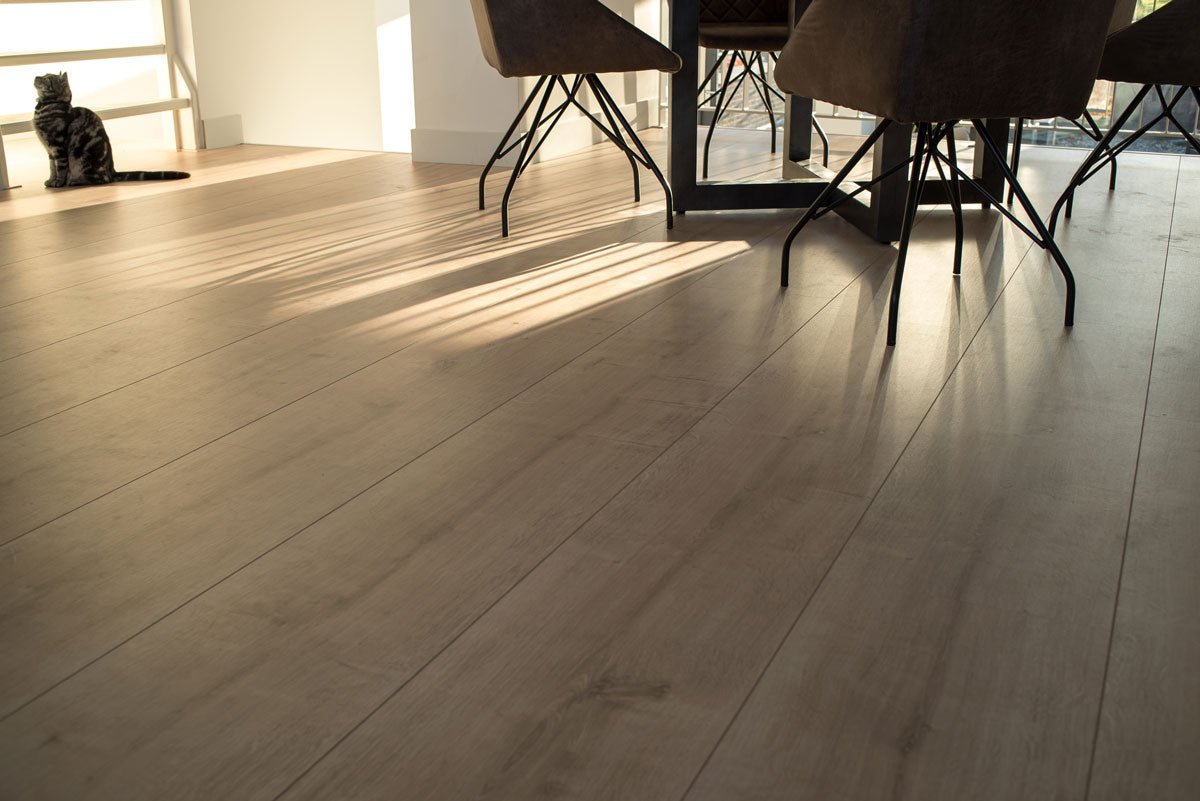 Floer Helle Eiche Landhaus Laminat FLR-1026 - Solzaleben.de