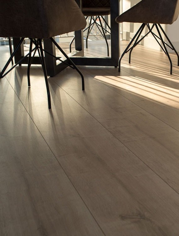 Floer Helle Eiche Landhaus Laminat FLR-1026 - Solzaleben.de