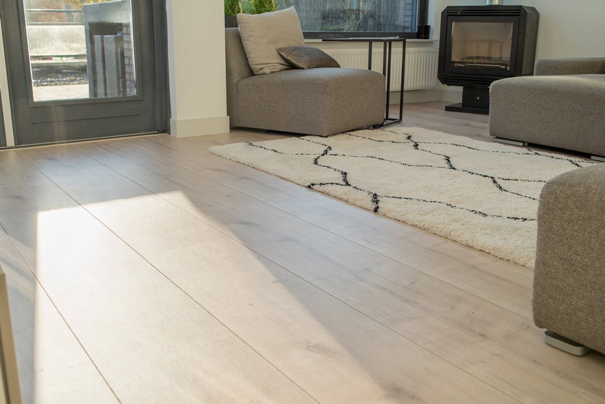 Floer Helle Eiche Landhaus Laminat FLR - 1026 - Solzaleben.de