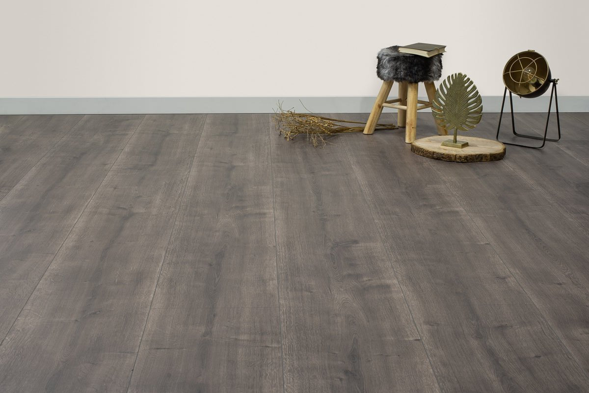 Floer Tiefbraune Eiche Landhaus Laminat FLR-1032 - Solzaleben.de