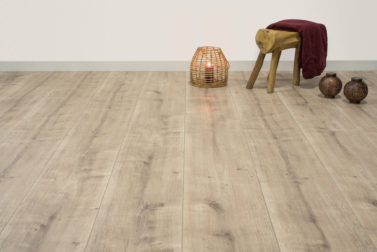 Floer Warmgraue Eiche Landhaus Laminat FLR - 1033 - Solzaleben.de