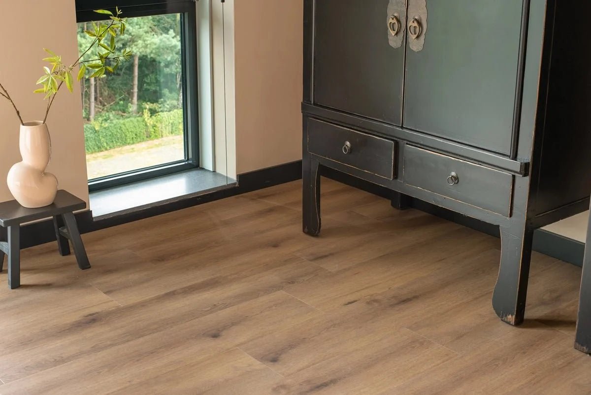 Floer Warth Nussbraun Eiche Dörfer Klebe-Vinyl FLR-3046 - Solzaleben.de
