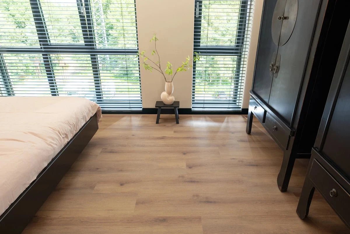 Floer Warth Nussbraun Eiche Dörfer Klebe-Vinyl FLR-3046 - Solzaleben.de