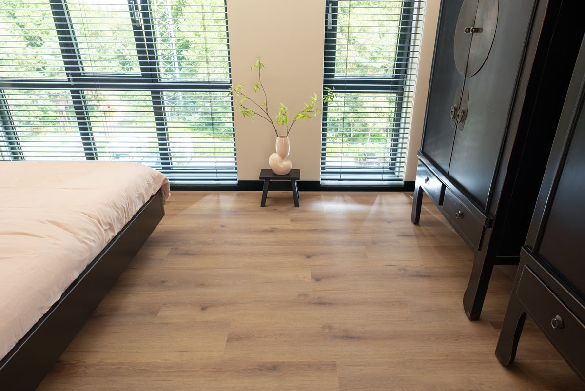 Floer Warth Nussbraun Eiche Dörfer Klebe - Vinyl FLR - 3046 - Solzaleben.de