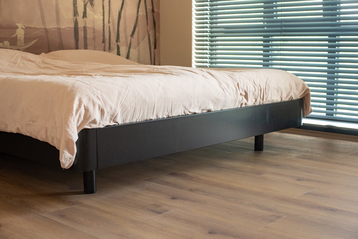 Floer Warth Nussbraun Eiche Dörfer Klebe - Vinyl FLR - 3046 - Solzaleben.de