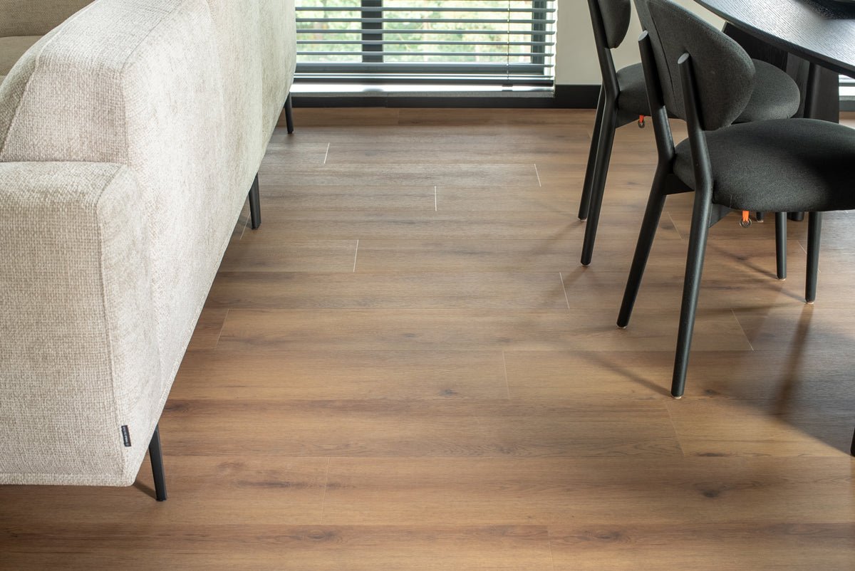 Floer Warth Nussbraun Eiche Dörfer Klebe - Vinyl FLR - 3046 - Solzaleben.de