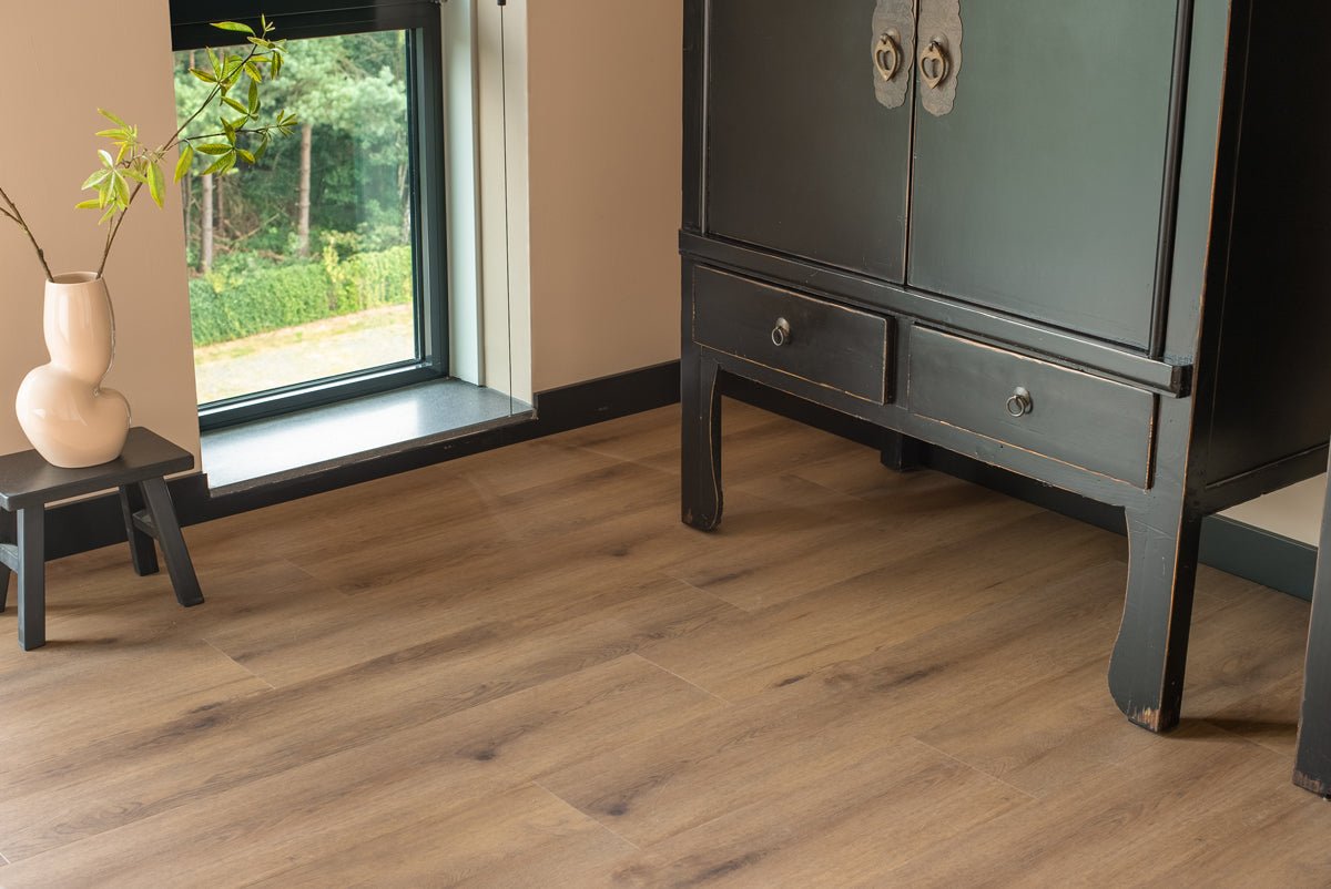 Floer Warth Nussbraun Eiche Dörfer Klebe - Vinyl FLR - 3046 - Solzaleben.de