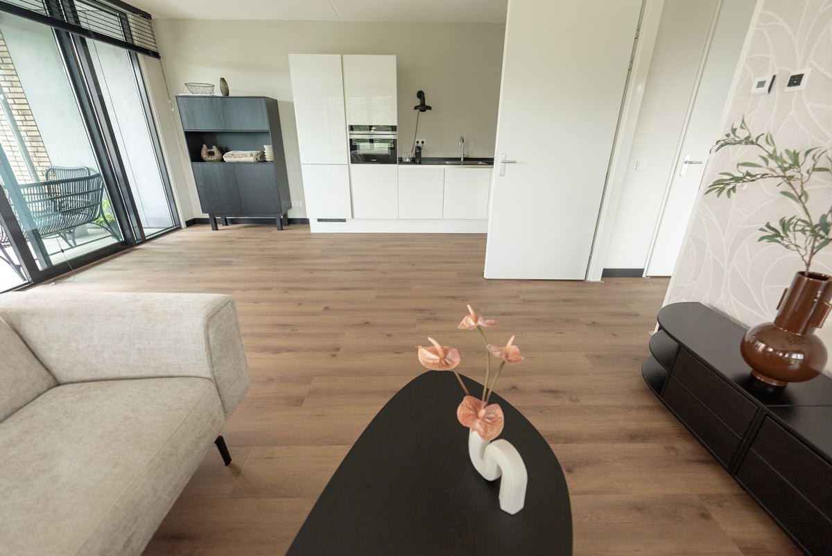 Floer Warth Nussbraun Eiche Dörfer Klebe - Vinyl FLR - 3046 - Solzaleben.de
