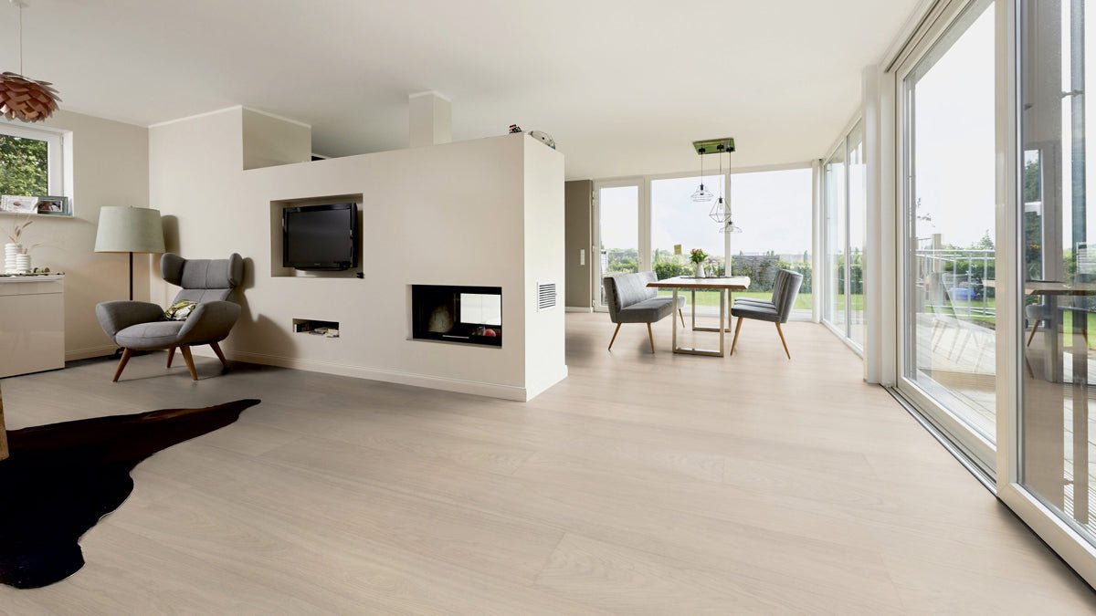 Floer Weiß Eiche Subtil Hybrid Holz FLR - 5010 - Solzaleben.de