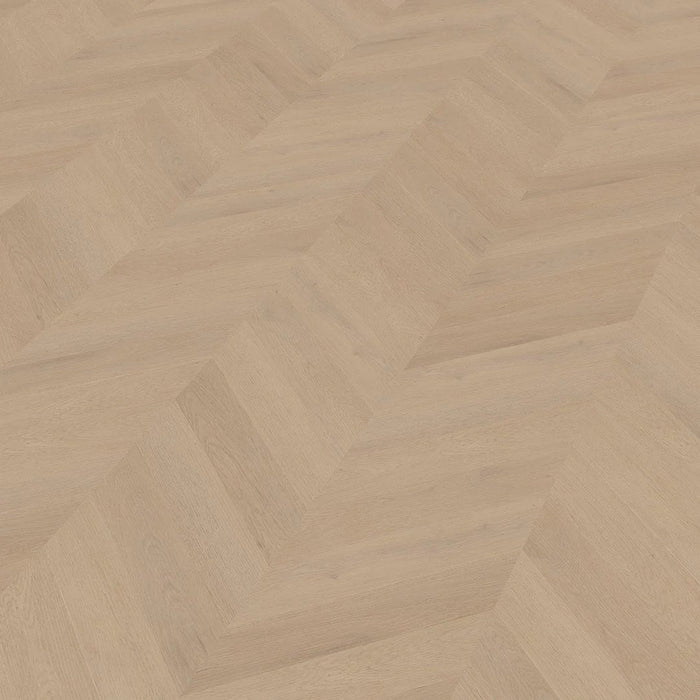 Chevron verlegter Vinylboden mit angeschrägten Stäben